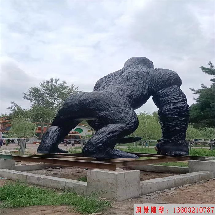 玻璃钢大型金刚雕塑 (2)