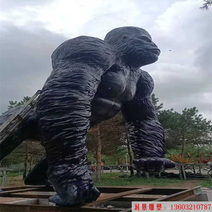 玻璃钢大型金刚雕塑 (6)